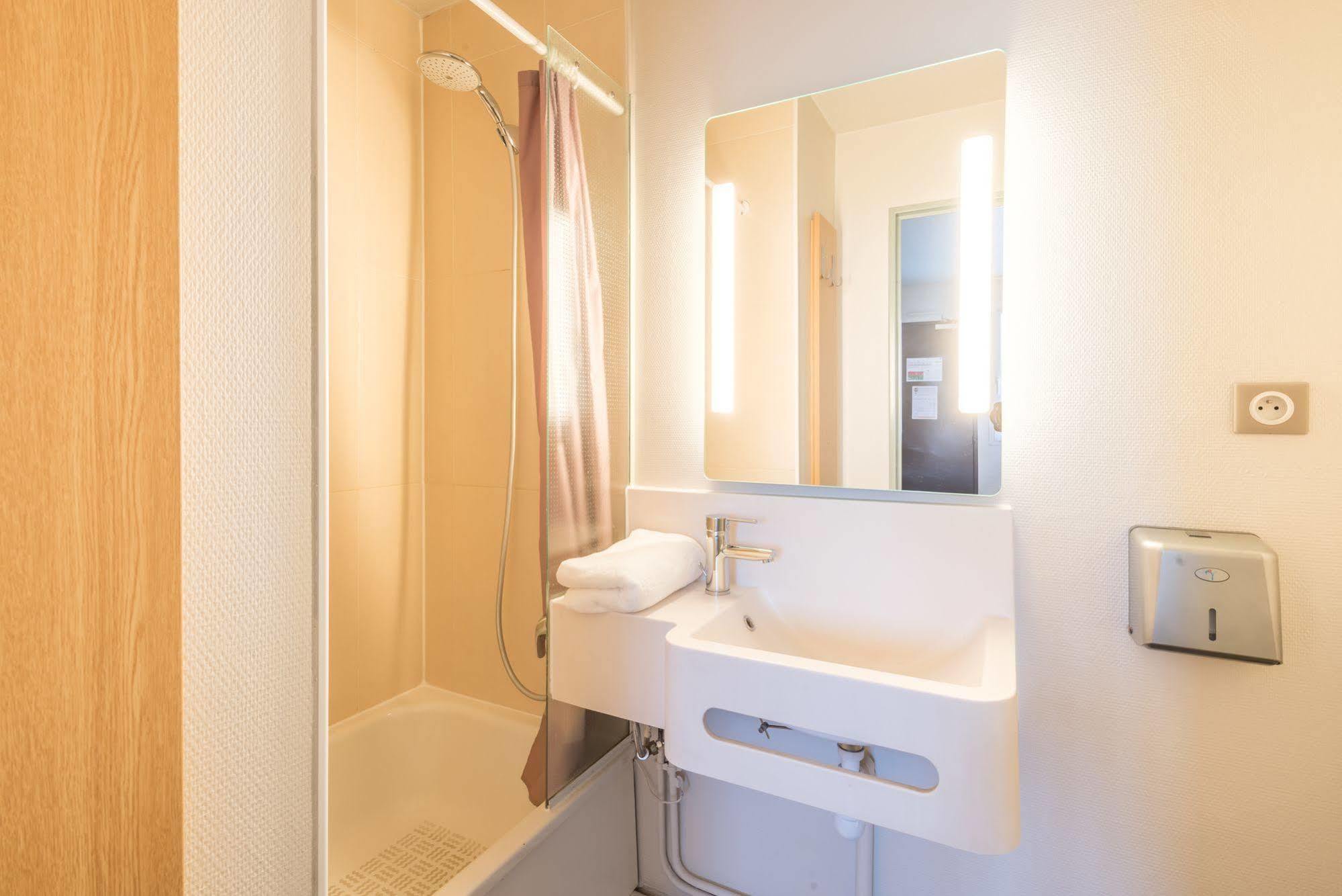 B&B Hotel Strasbourg Sud Geispolsheim Bagian luar foto