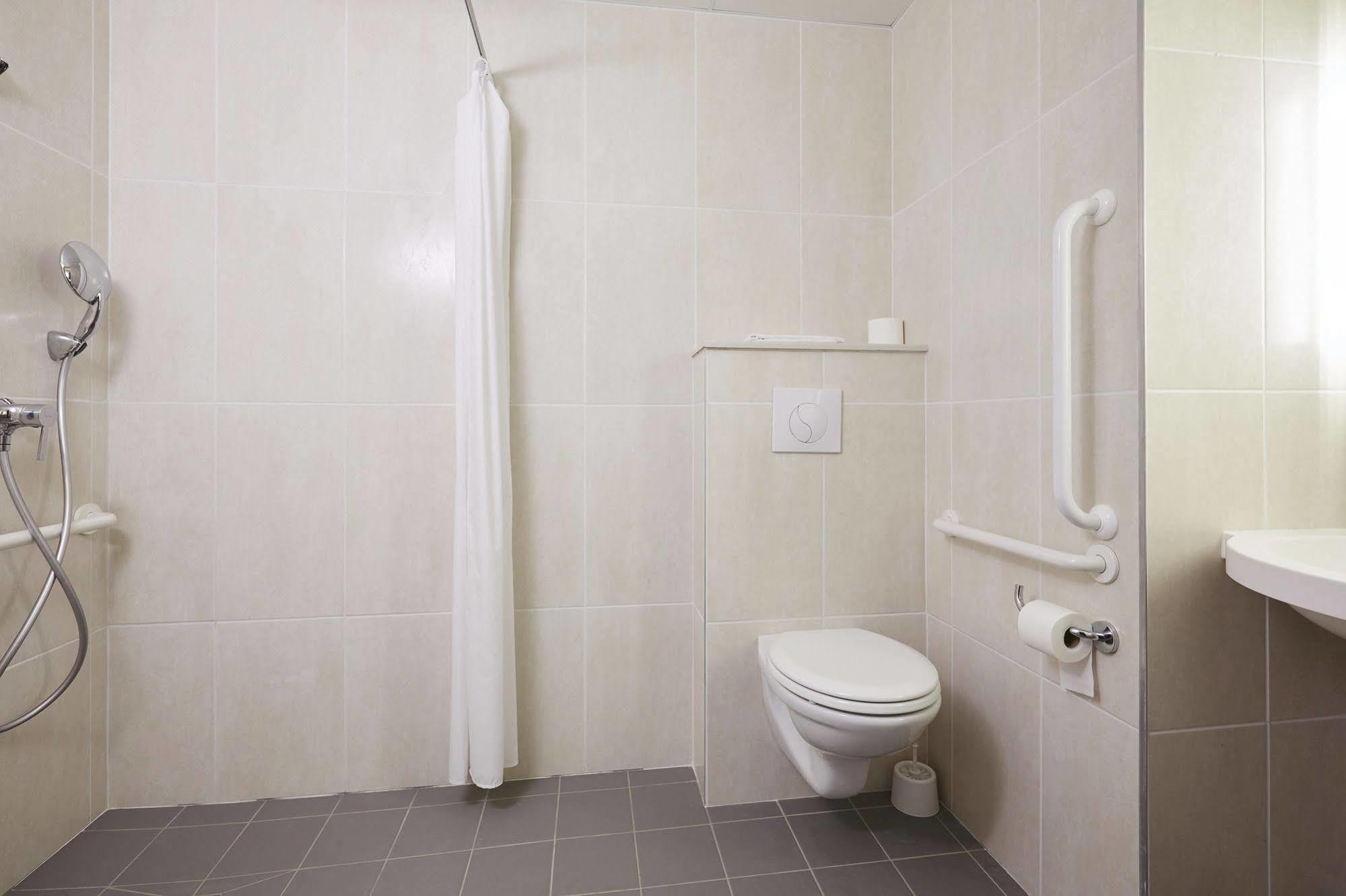 B&B Hotel Strasbourg Sud Geispolsheim Bagian luar foto